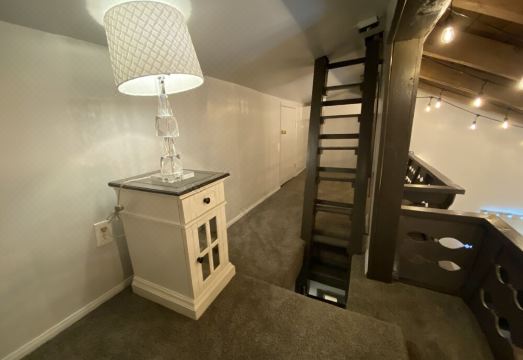 Charming Burbank Cottage! Hotel Overview