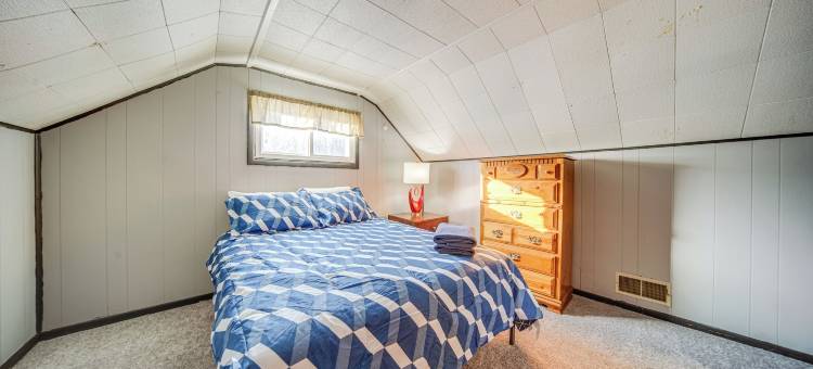 阿什塔比拉家庭出租 - 距离伊利湖、海滩2英里(Ashtabula Home Rental - 2 Mi to Lake Erie, Beaches)图片