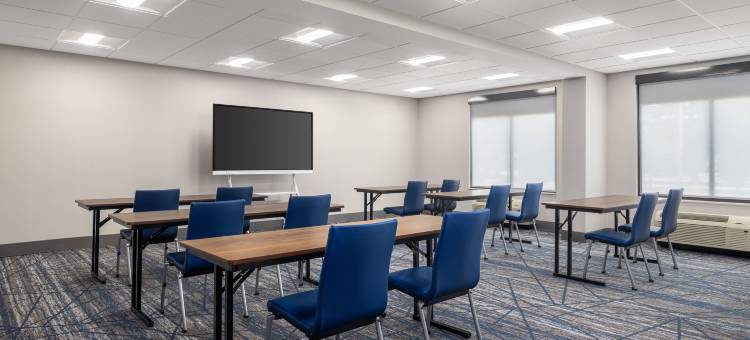 十字溪客栈及套房(Holiday Inn Express Fayetteville - Fort Bragg)图片