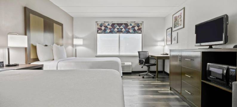 斯特布里奇拉昆塔温德姆套房酒店(La Quinta Inn & Suites by Wyndham Sturbridge)图片