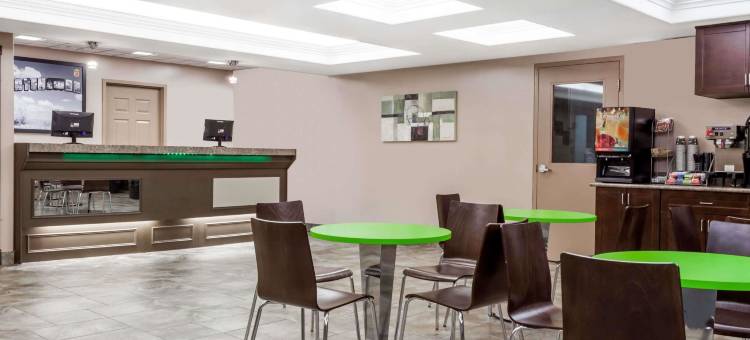萨斯卡通近萨斯卡通机场速8酒店(Super 8 by Wyndham Saskatoon Near Saskatoon Airport)图片