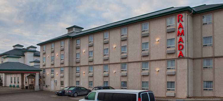 红鹿华美达套房酒店(Ramada by Wyndham Red Deer Hotel and Suites)图片