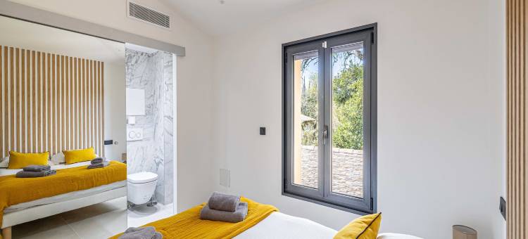 Modern Villa with Heated Pool and Garden图片