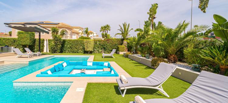 Stylish Villa with Lake Views图片