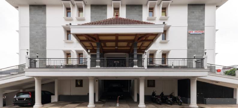 塞特拉萨里我的霍奈城市景观酒店(RedDoorz Plus Near Universitas Maranatha Bandung 2)图片