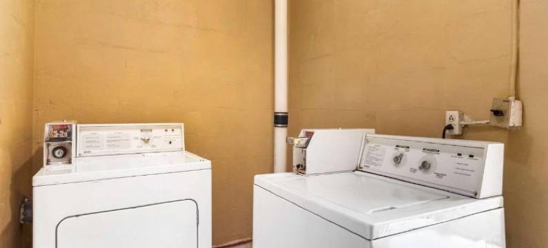 Perry Inn & Suites National Fairground I 75图片