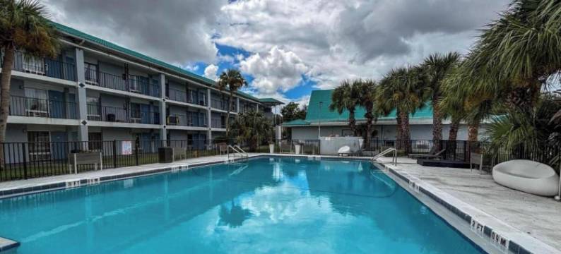 德克萨斯韦斯拉科 6 号汽车旅馆(Motel 6 Weslaco, TX)图片