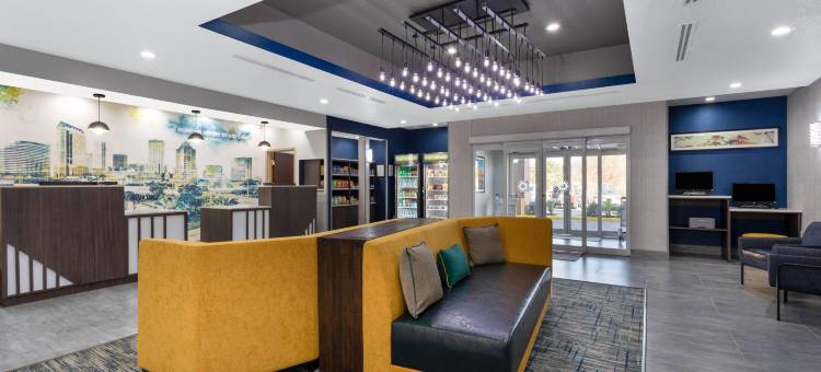 坦帕中心拉昆塔温德姆套房酒店(La Quinta Inn & Suites by Wyndham Tampa Central)图片