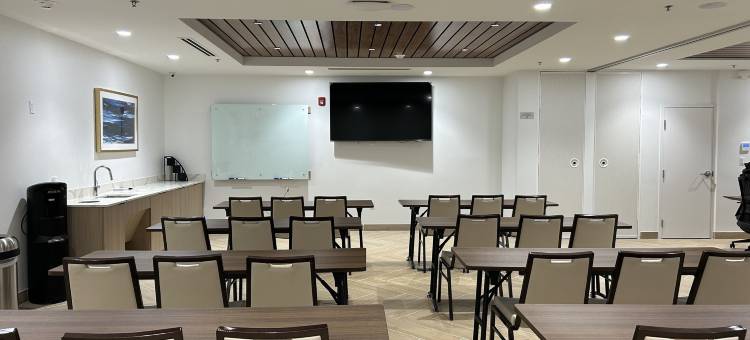曼泰卡长住套房酒店(Staybridge Suites MANTECA - LATHROP AREA by IHG)图片