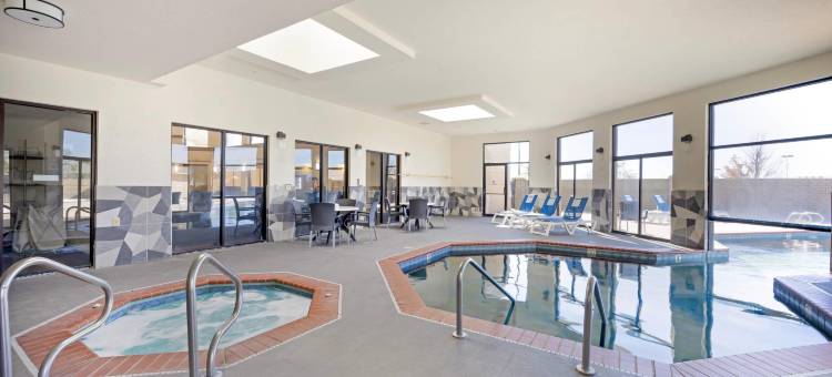 舒适套房酒店威奇托东北(Comfort Inn & Suites Wichita Northeast)图片