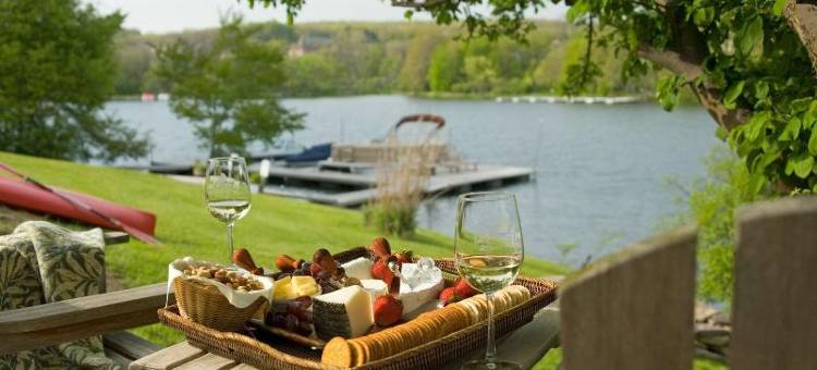 湖点旅馆(Lake Pointe Inn)图片