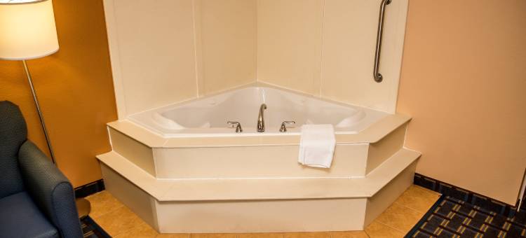 智选假日套房酒店可可比奇海滩(Holiday Inn Express & Suites Cocoa Beach)图片