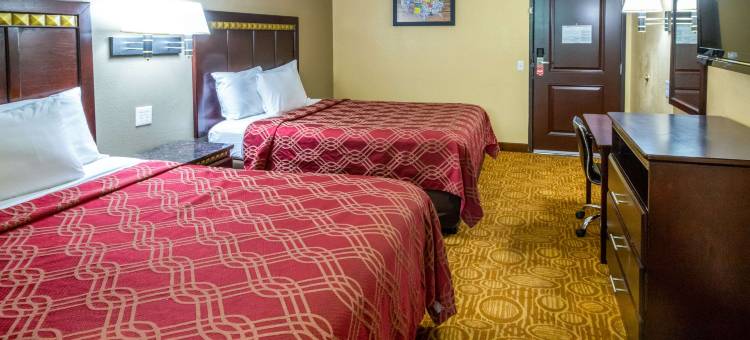 福布鲁克市中心伊克诺套房酒店(Econo Lodge Inn & Suites Fallbrook Downtown)图片