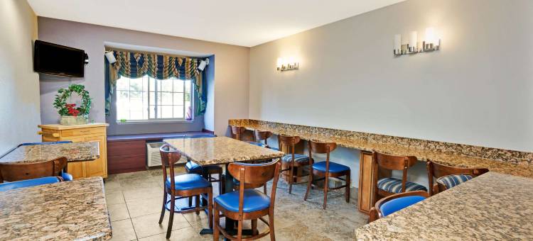 罗斯维尔-底特律地区温德姆麦客达套房酒店(Microtel Inn & Suites by Wyndham Roseville/Detroit Area)图片