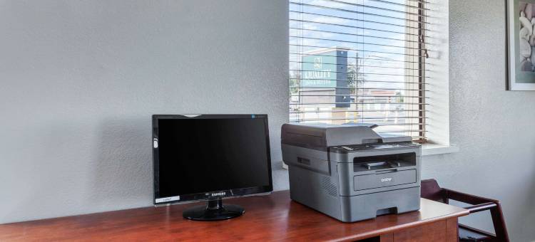 迈措沃市中心凯艺套房酒店(Quality Inn & Suites Near Downtown Mesa)图片