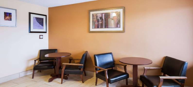 苏城萨金特布拉夫罗德威酒店(Rodeway Inn Sergeant Bluff - Sioux City)图片