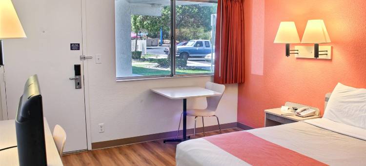 阿塔斯卡德罗6号汽车旅馆(Motel 6 Atascadero, CA)图片