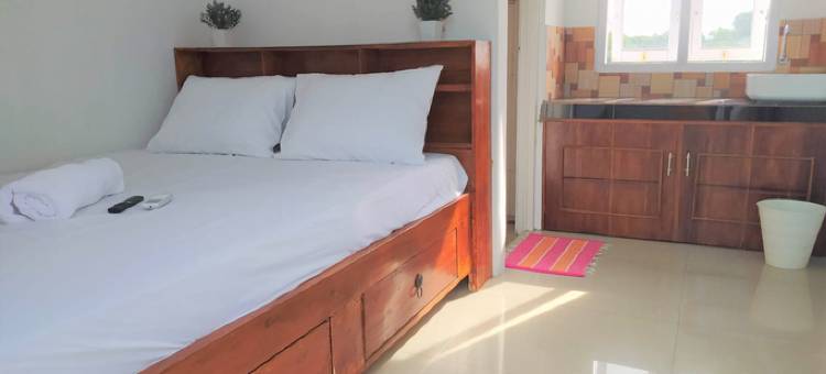 红色伙伴钻石巴塘宾馆(Guesthouse Berlian Batang Syariah Near Kampung Kalisalak Park)图片