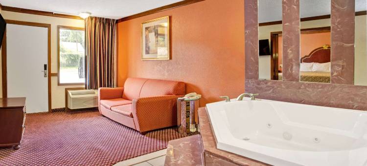 Travelodge by Wyndham Sellersburg / Louisville North图片