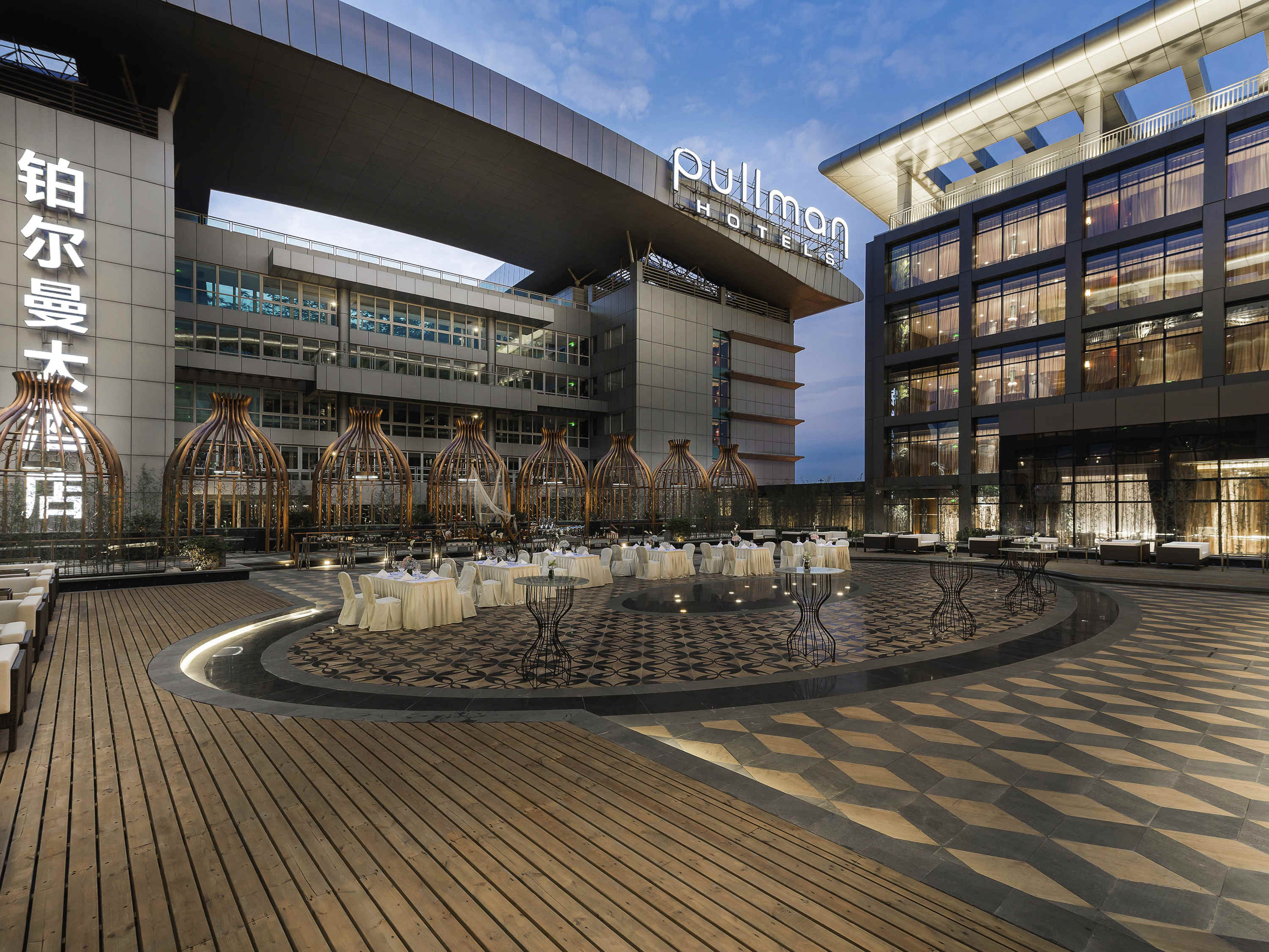 Pullman Guangzhou Baiyun Airport HotelOver view