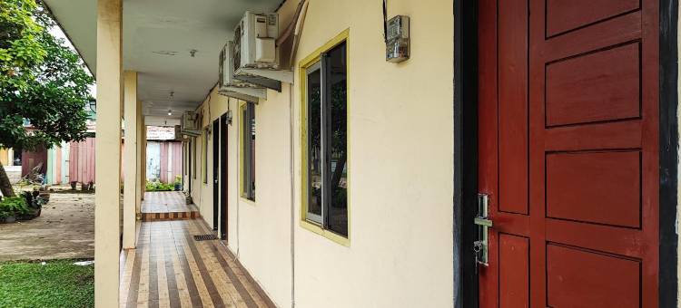 红门伊斯兰教义酒店靠近阿拉姆巴拉乔终点站占碑(RedDoorz Syariah Near Terminal Alam Barajo Jambi)图片