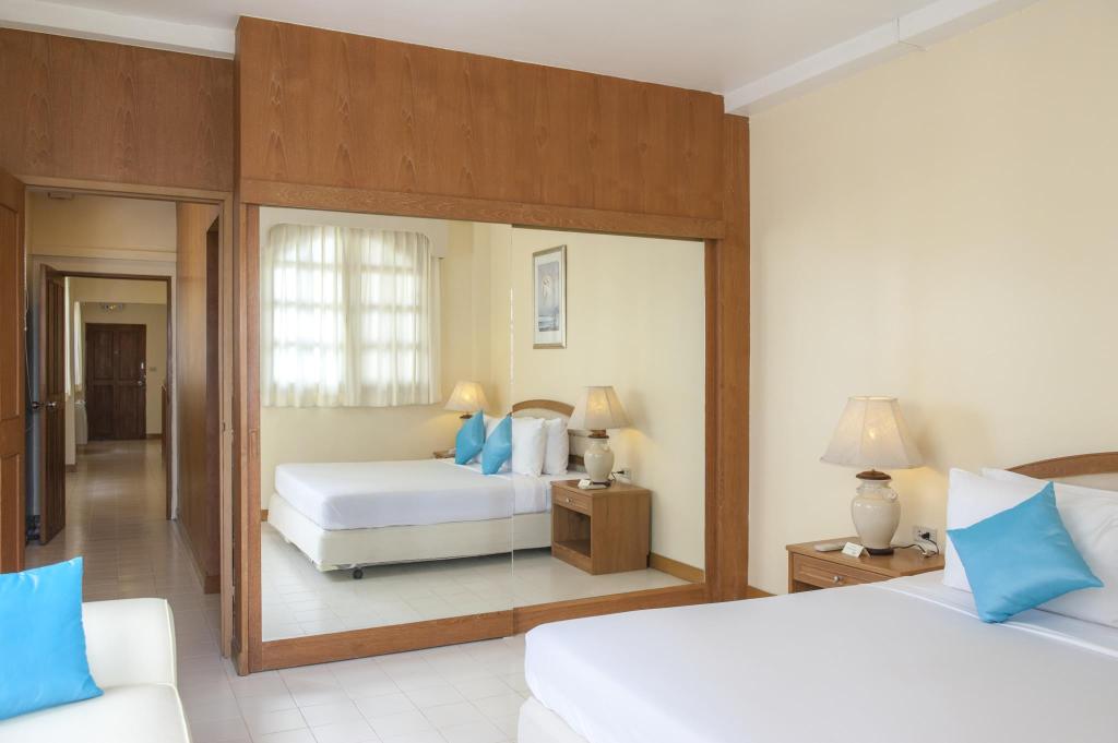 Lido Beach Hotel Pattaya Over view