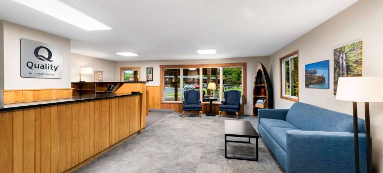 品质酒店及套房，穆尼辛(Quality Inn & Suites Munising)图片