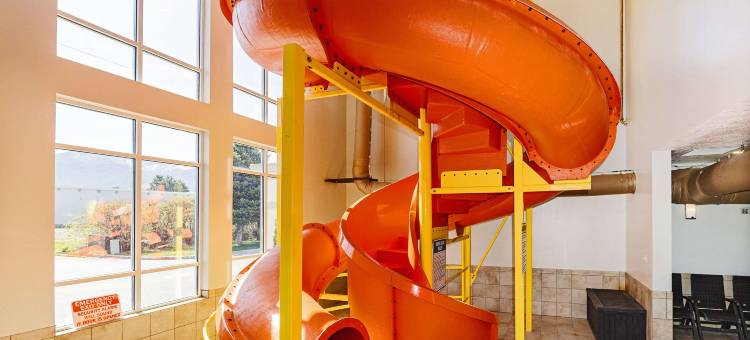 洛根-近大学舒适酒店(Comfort Inn & Suites Logan Near University)图片