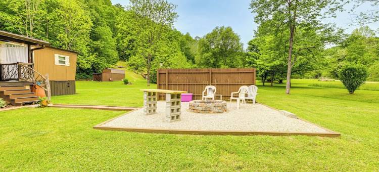 篝火和秋叶景观：肯塔基山间小屋(Kentucky Mtn Home: Fire Pit & Fall Foliage Views!)图片