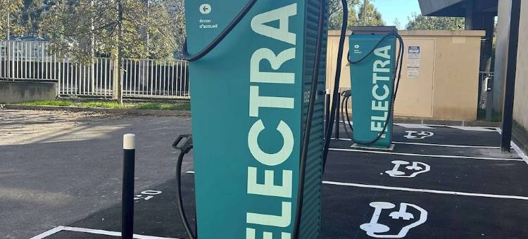 巴黎拉德芳斯库尔布瓦宜必思酒店(近塞纳河及库尔布瓦桥)(Ibis Paris la Défense Courbevoie)图片