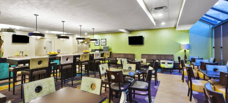 克林顿欢朋酒店(Hampton Inn Clinton)图片