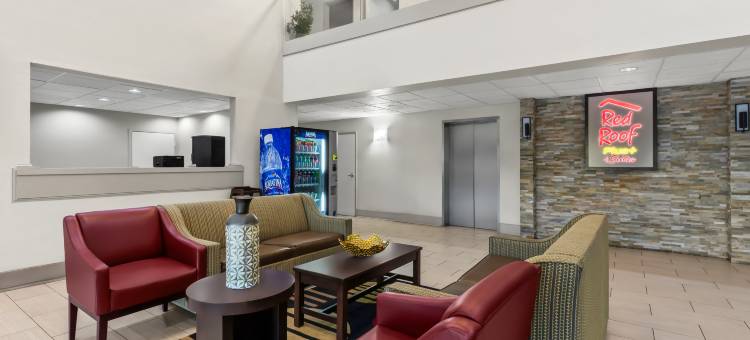 亚特兰大机场南红顶PLUS套房酒店(Red Roof Plus+ & Suites Atlanta Airport South)图片