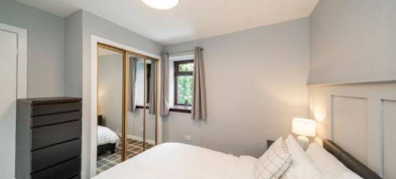 中心石头的希瑟伍德小屋(Heatherwood Cottage)图片