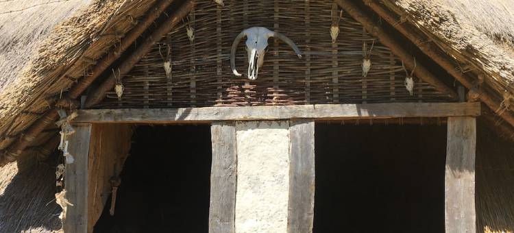 维多利亚风格马厩屋南唐斯，带有迷人的拱形天花板乡村民宿(Victorian Stable House with attractive vaulted ceiling , Southdowns.)图片