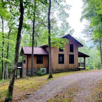 Secluded Ridge Top Wilderness Retreat Fast Wifi and All the Comforts