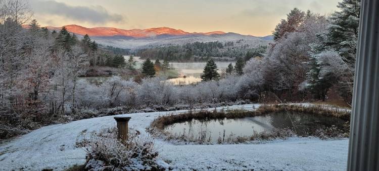 理查兹爵士逸境沃特伯里-斯托湖景公寓 - 滑雪 - 皮划艇 - 私密(Sir Richards Waterbury Stowe Lake View Escape - Ski - Kayak -  Privacy)图片