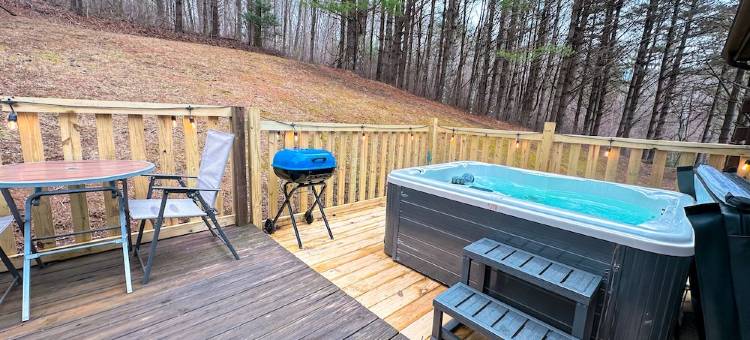 Relax鳟鱼溪全新热水浴缸和主浴室木屋-梅洛迪山(Relax @ Mt. Melody Log Cabin. Brand New Hot Tub and Masterbath. by Trout Stream)图片