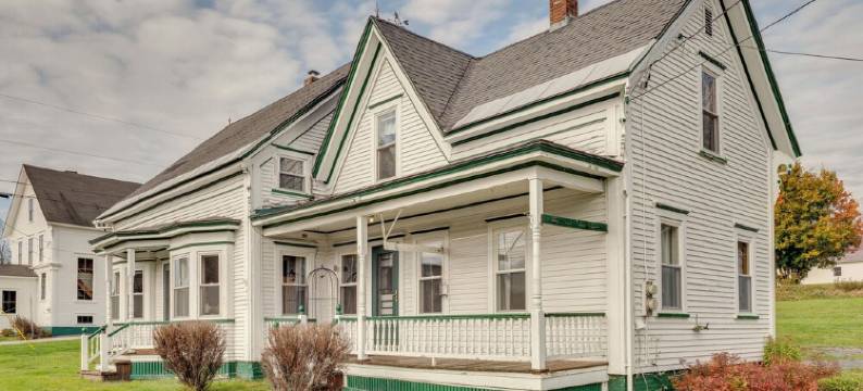 Spacious, family friendly 5-bedroom home in Pittsburg village with trail access.图片