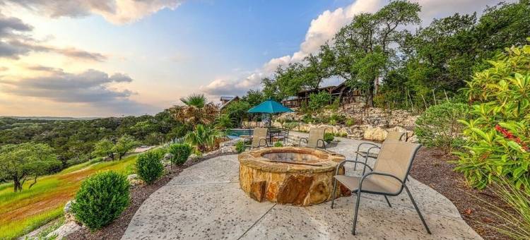 特拉维斯湖海滨配有度假式泳池及百万美元级景观的度假屋(Lake Travis Waterfront with Resort Style Pool and Million Dollar Views.)图片