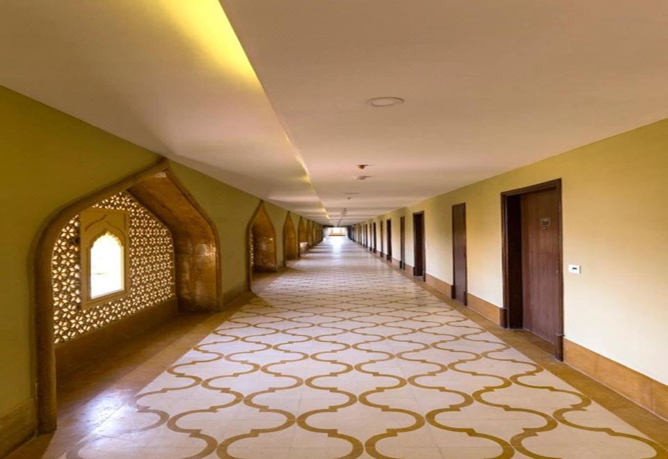 Sairafort Sarovar Portico Hotel Overview