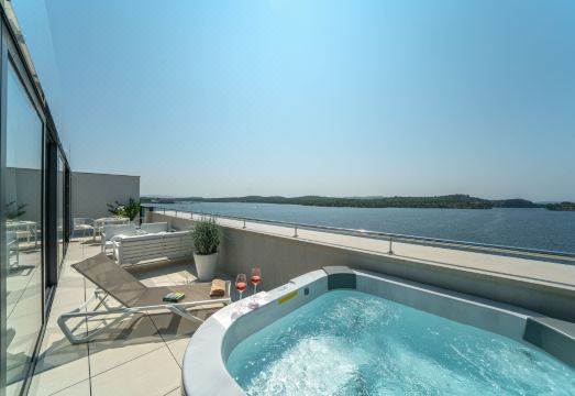 Bellevue Superior City HotelHotel Overview