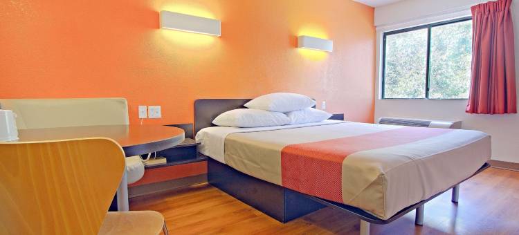 东布朗士维克6汽车酒店(Motel 6 East Brunswick, NJ)图片