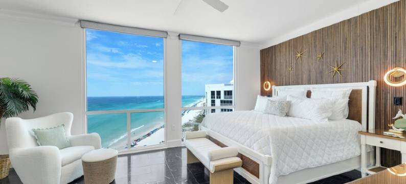 Stunning Shoreline Views and Luxurious Amenities - Exquisite Penthouse Escape图片