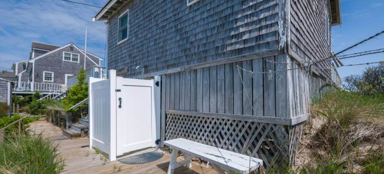 Ocean View and Spacious Deck - Charming Beach Cottage Retreat图片