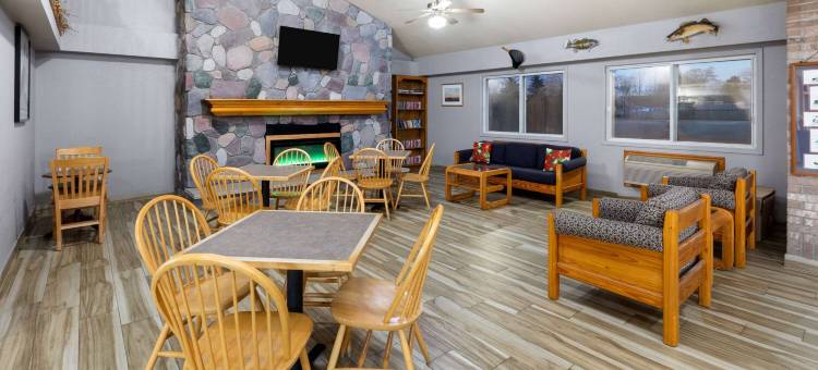 奥萨布勒河附近奥斯科达美吟温德姆酒店(AmericInn by Wyndham Oscoda Near AuSable River)图片