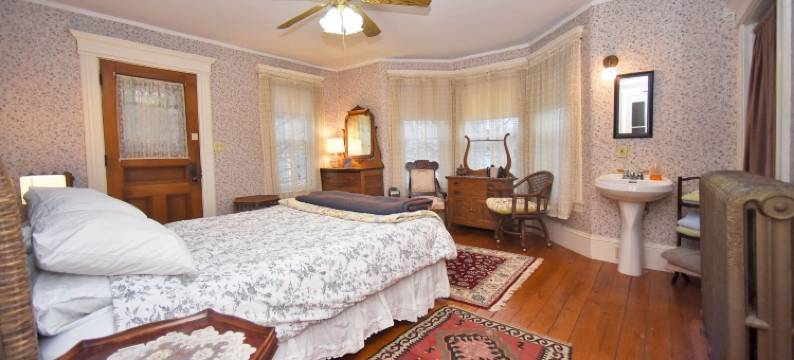 开花旅馆(Blooming Inn Shelburne Falls)图片