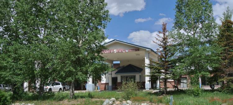 豪华套房酒店(Luxury Inn & Suites)图片