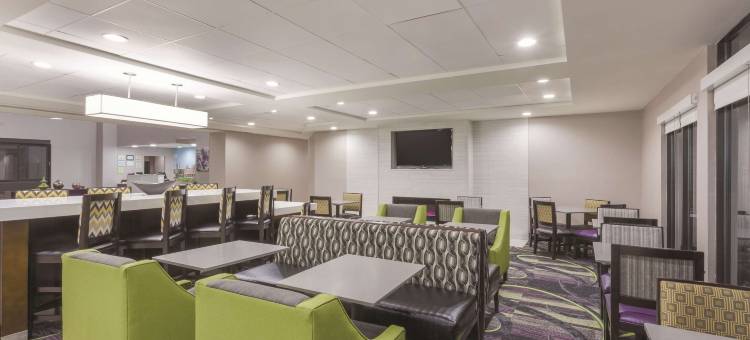 哥伦布北拉昆塔温德姆套房酒店(La Quinta Inn & Suites by Wyndham Columbus North)图片