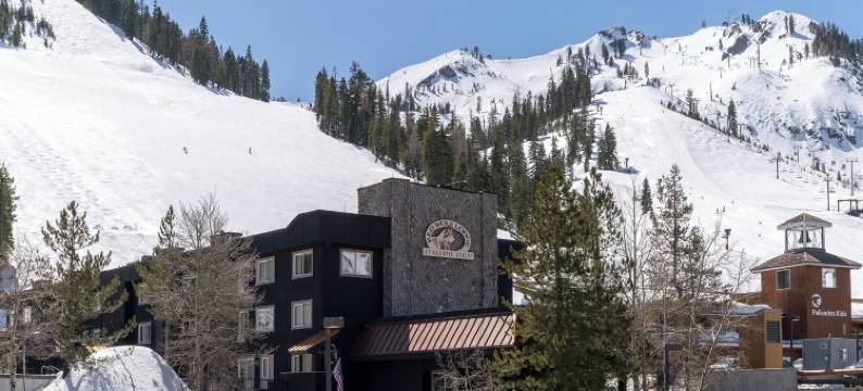 红狼旅馆在奥林匹克谷(Red Wolf Lodge at Olympic Valley)图片