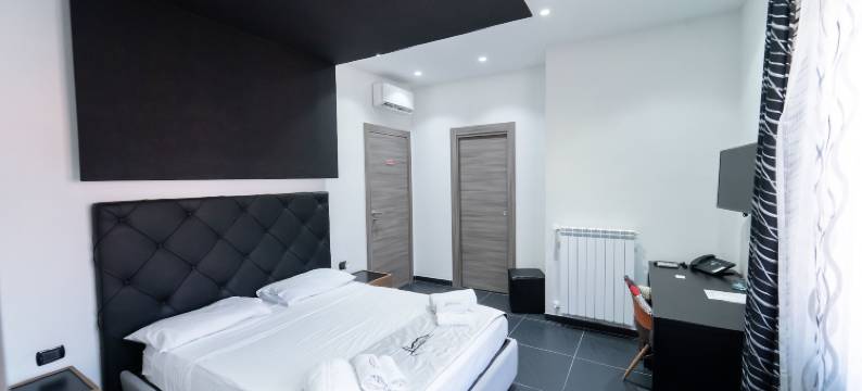 钟楼那不勒斯中央ClaPa集团运营酒店(Al Campanile H Napoli Centro, by ClaPa Group)图片